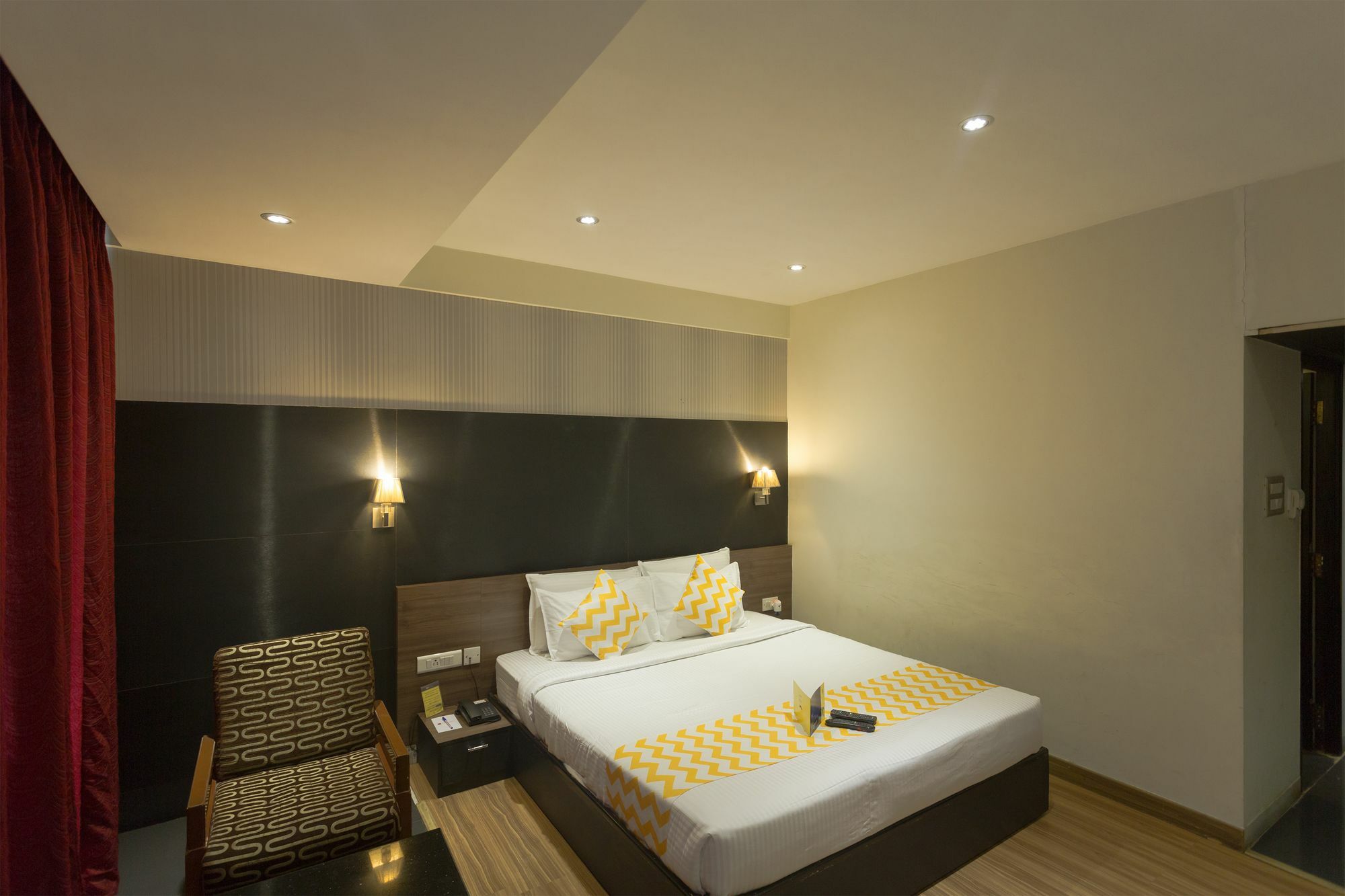 Fabhotel Royal Regency Station Hotel 3*
