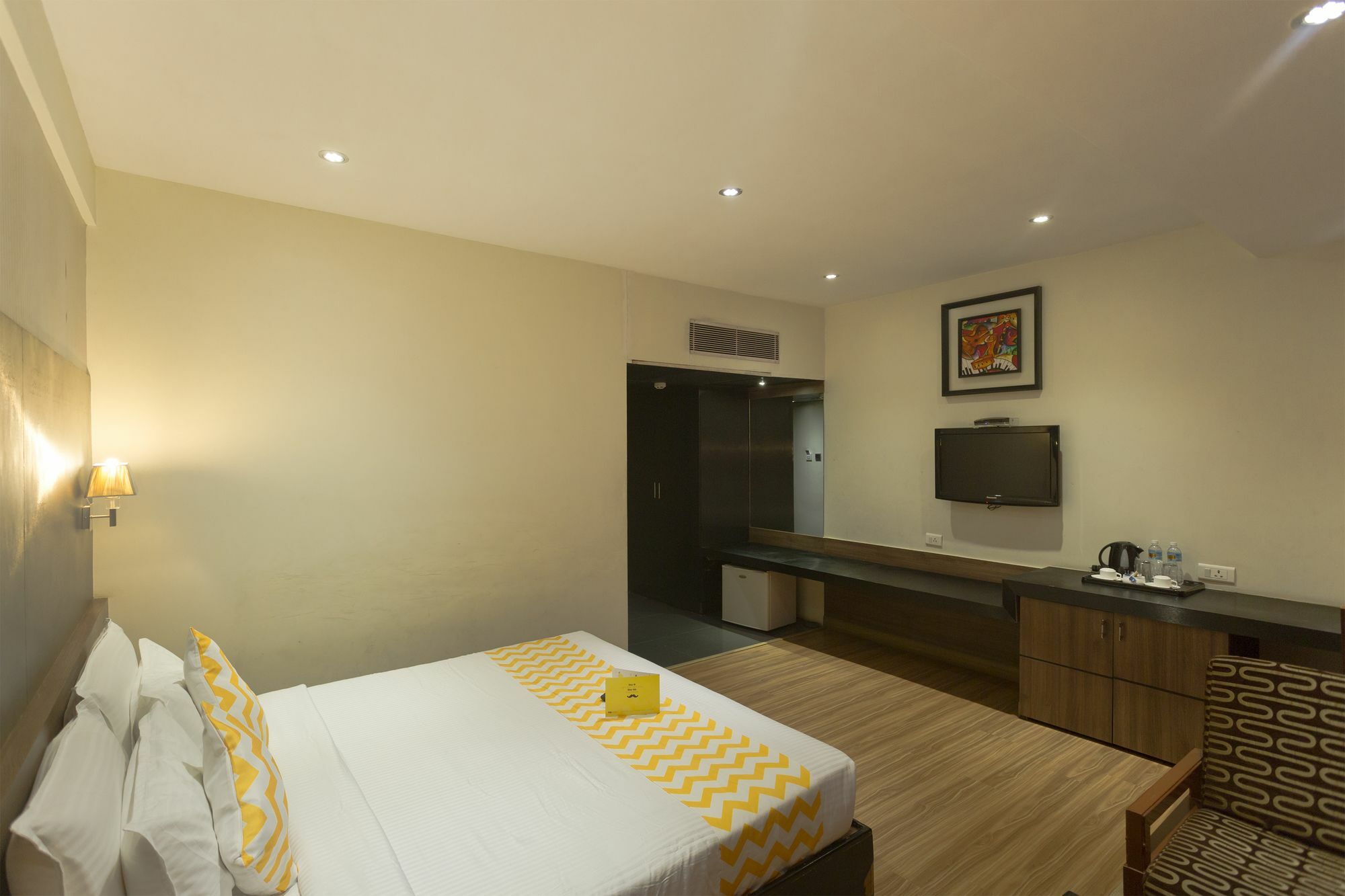 Fabhotel Royal Regency Station Hotel