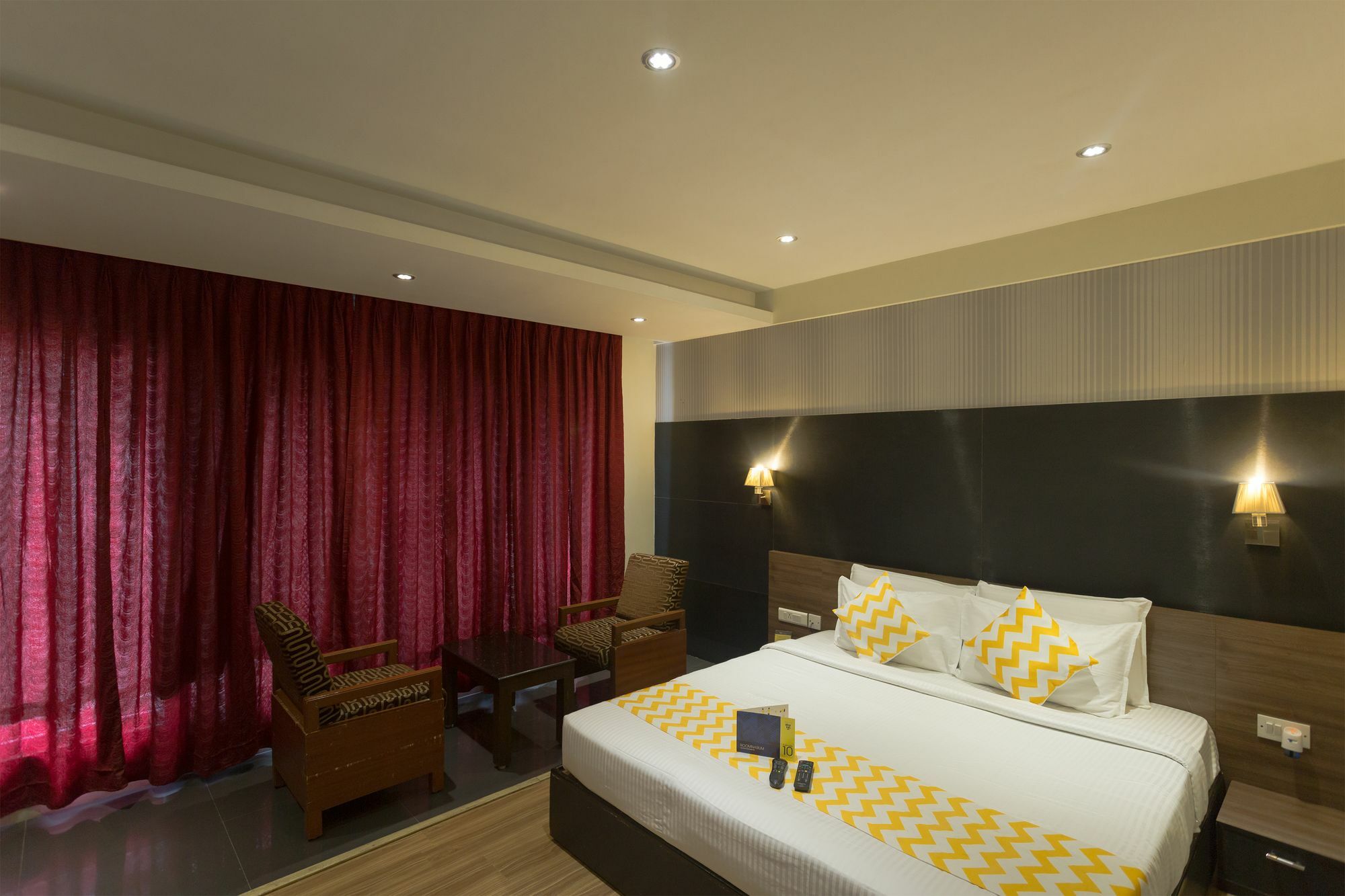 Fabhotel Royal Regency Station Hotel