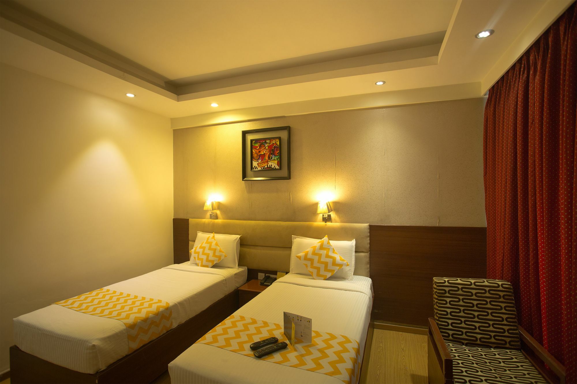 Fabhotel Royal Regency Station