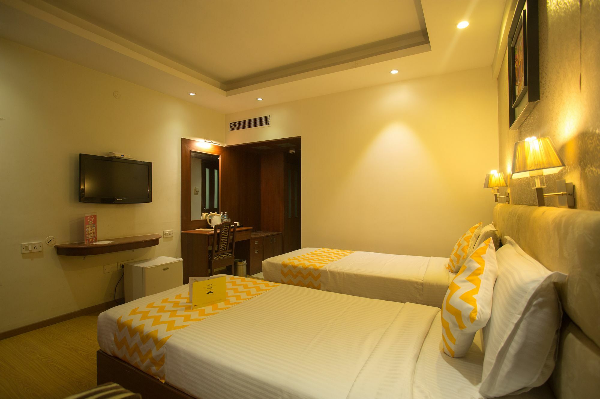 Fabhotel Royal Regency Station