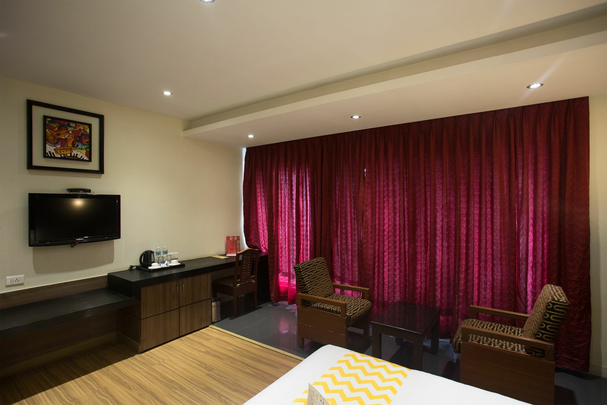 Hotel Fabhotel Royal Regency Station